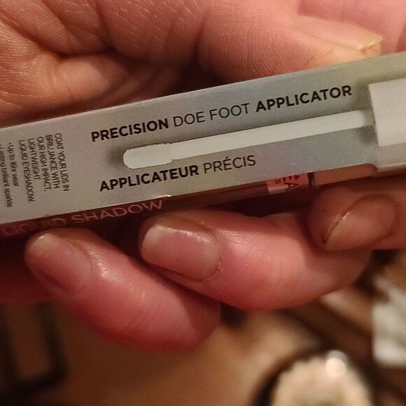 L'oreal  pairs brilliant eyes liquid eyeshadow crown gold - Picture 4 of 5